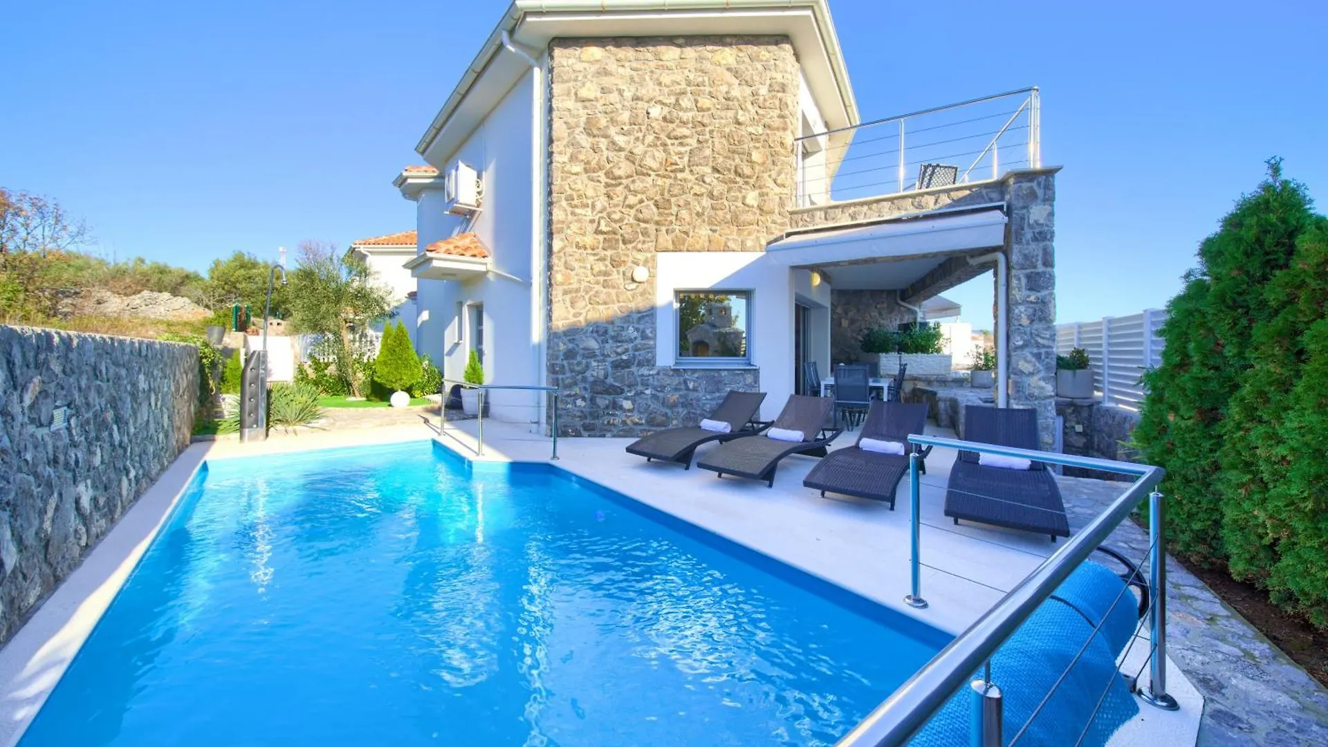 Villa Miracle 2 With Heated Pool Krk Town