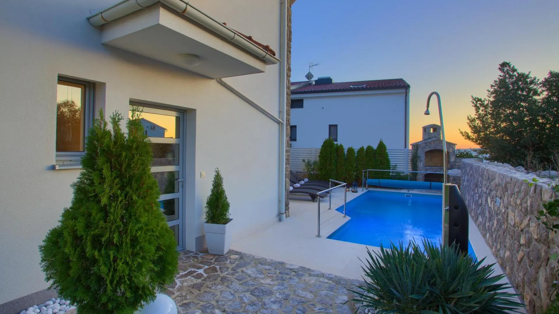Villa Miracle 2 With Heated Pool Krk Town