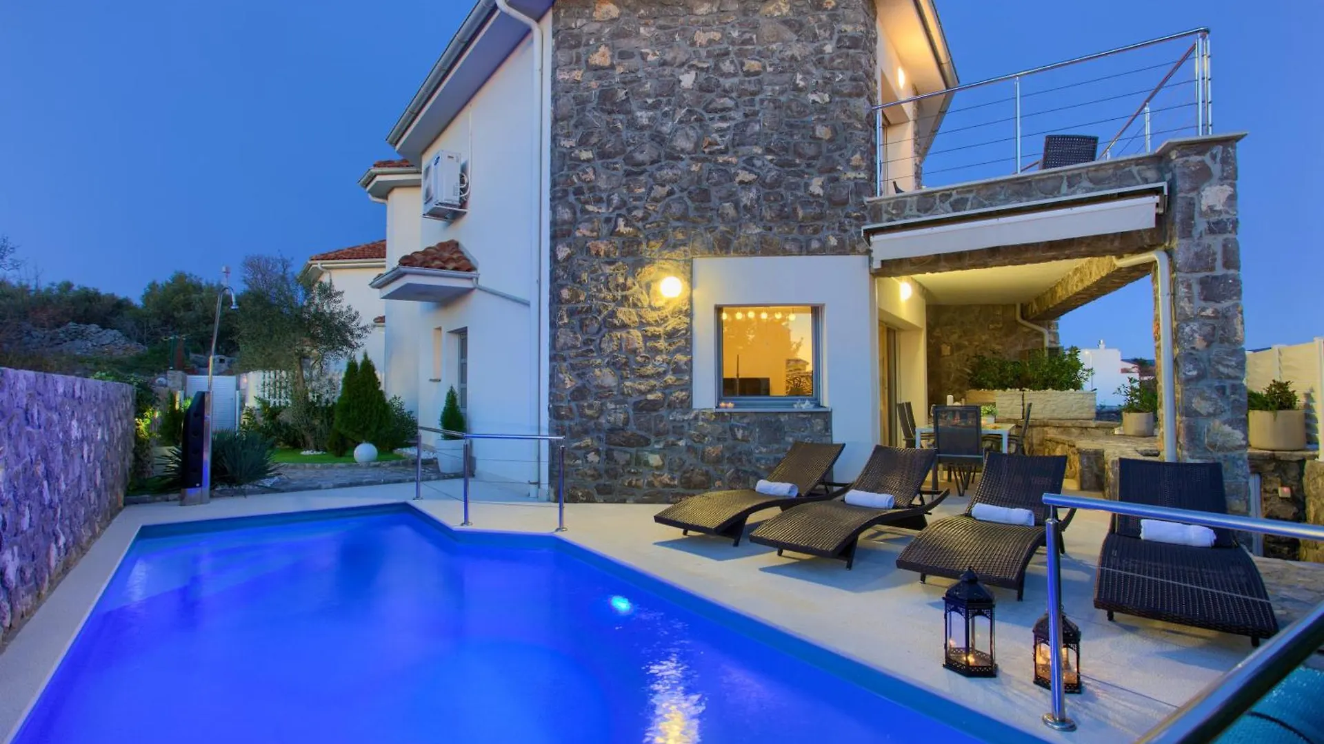 Villa Miracle 2 With Heated Pool Krk Town