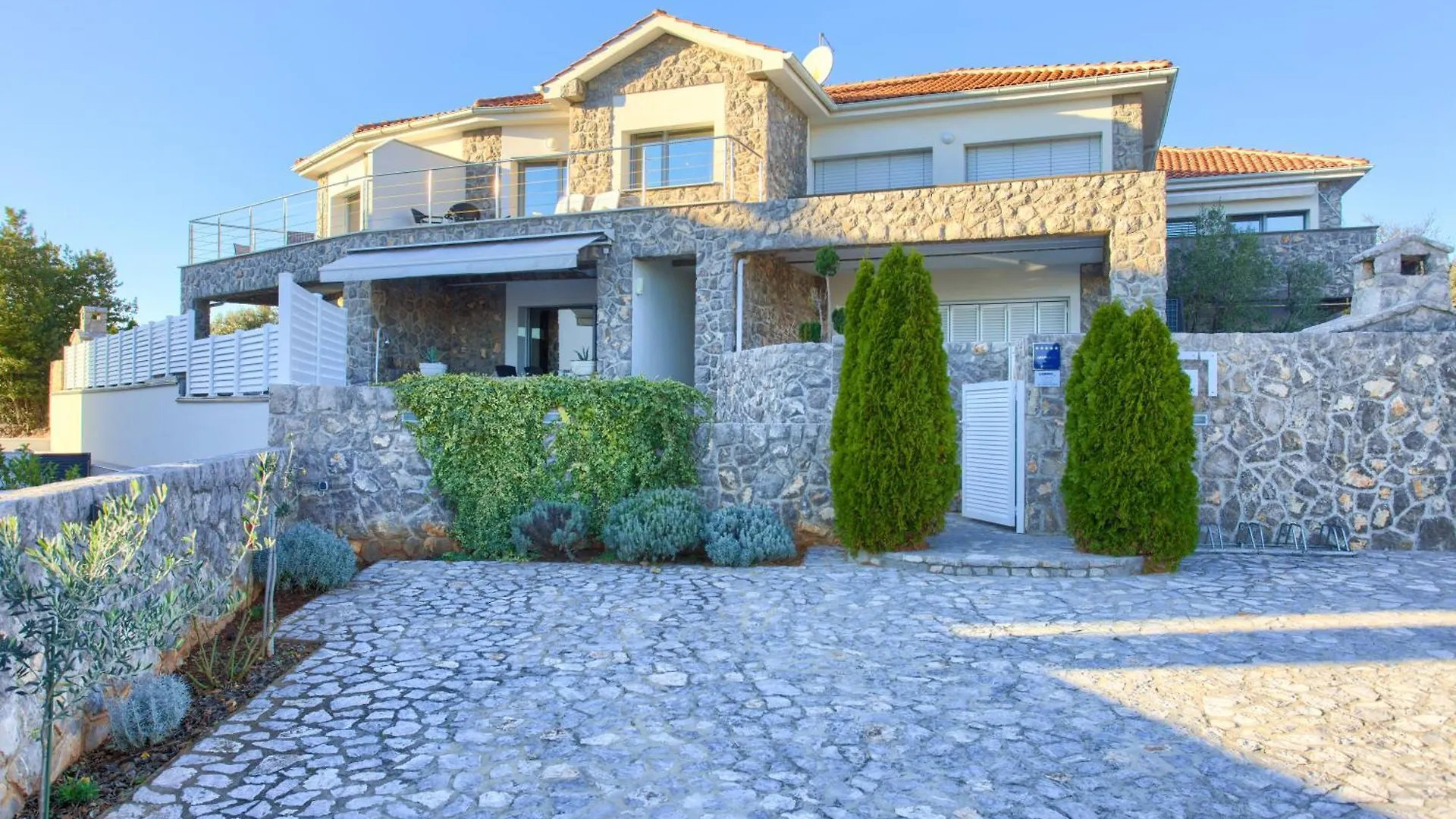 Villa Miracle 2 With Heated Pool Krk Town