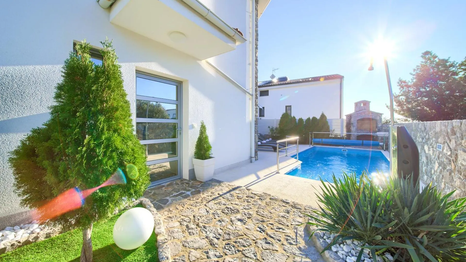 Villa Miracle 2 With Heated Pool Krk Town