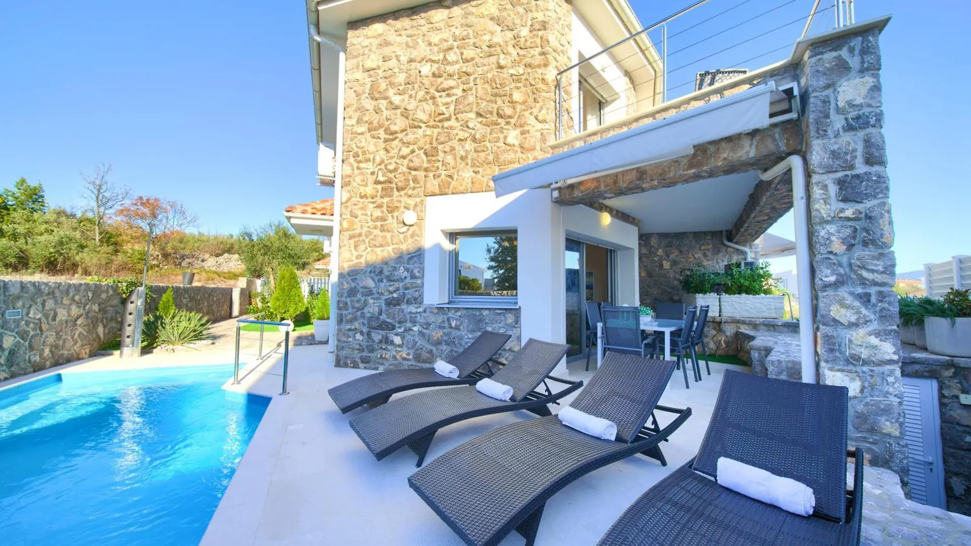 Villa Miracle 2 With Heated Pool Krk Town